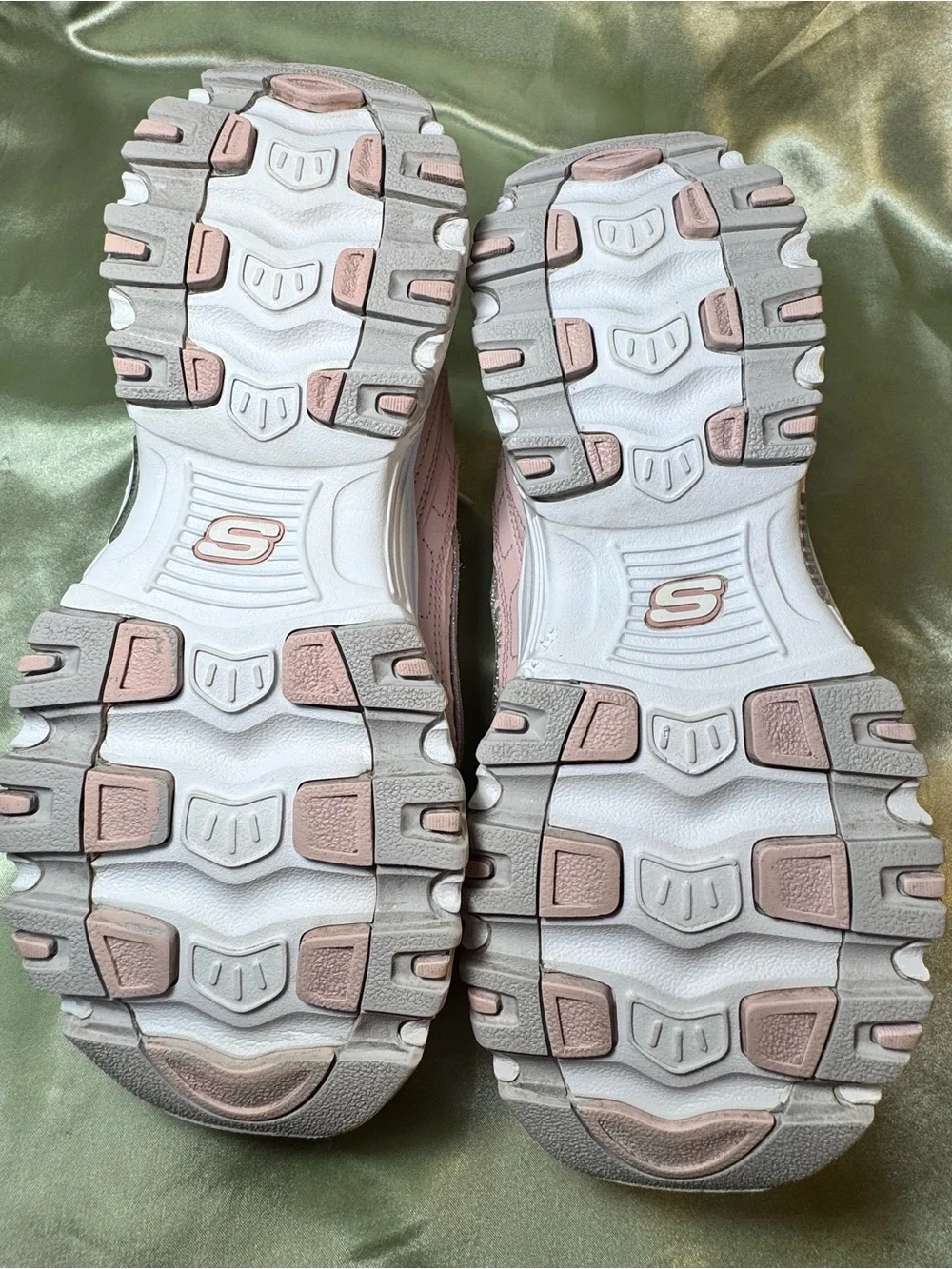 Skechers D'Lites Pink Floral Embroidered Sneaker w/ Sparkle Rhinestones size 7.5